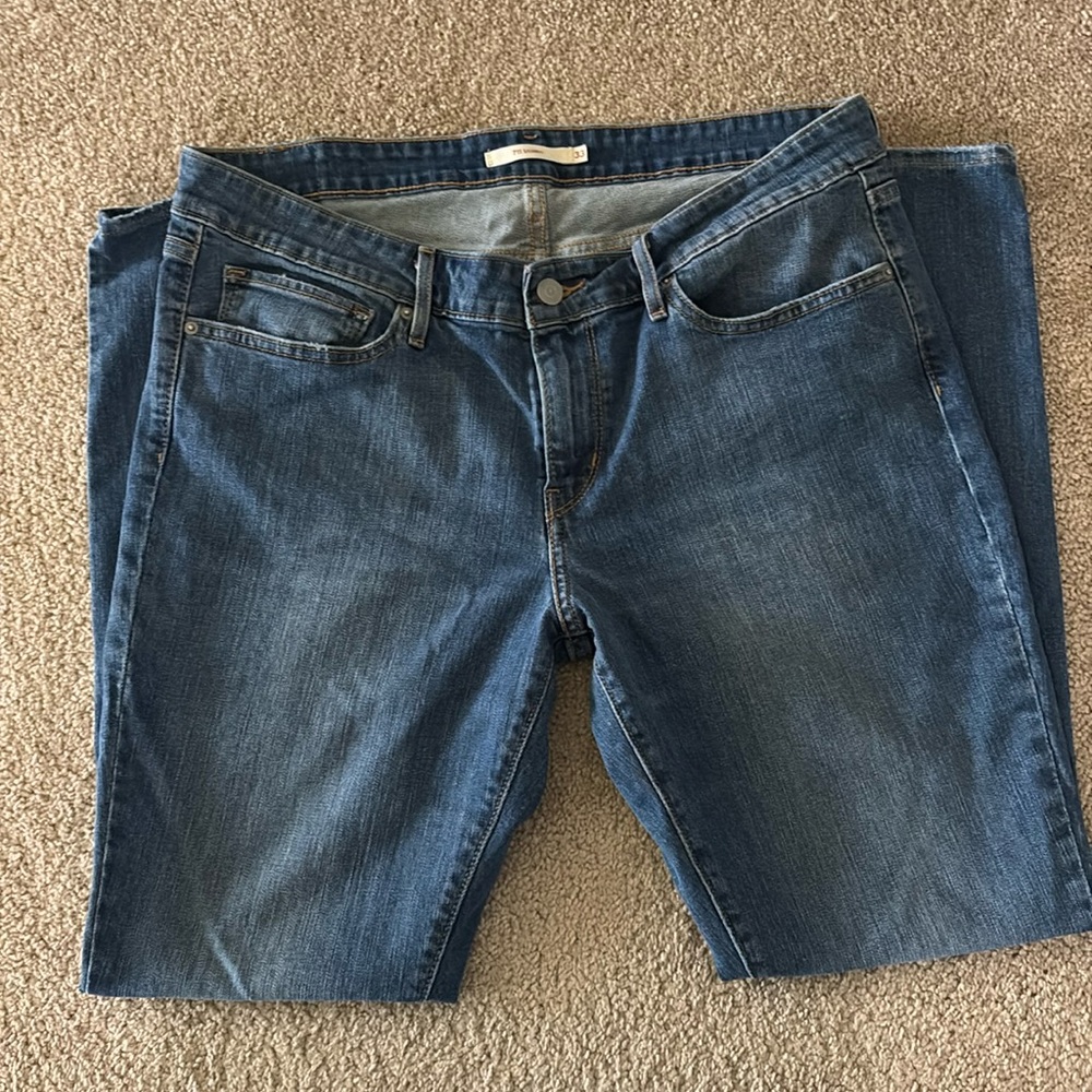 Levi’s 711 SKINNY Women’s Size 33 Blue Mid Rise Jeans